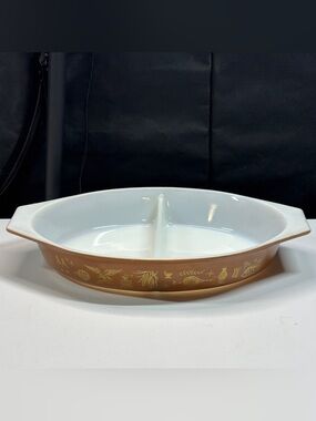Vintage Pyrex 1  1/2 Quart  Divided Dish  Brown/Gold Early American Eagle